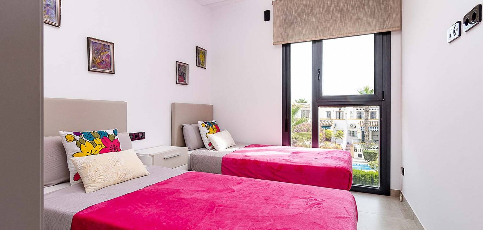 2. Hand - Apartment - Orihuela Costa - Villamartin