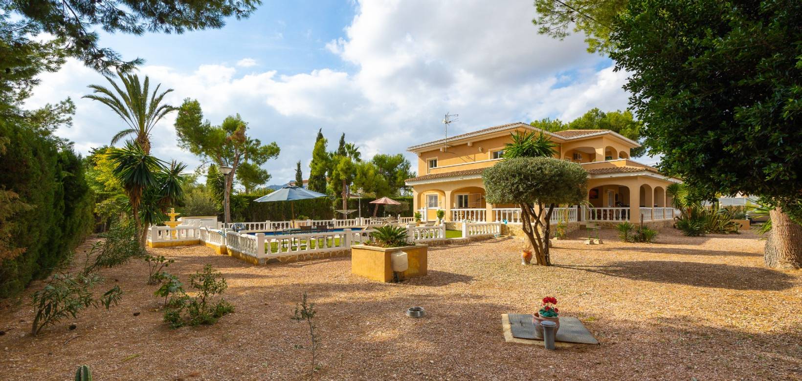 2e hands - Villa - Aspe
