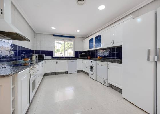 2e hands - Villa - Aspe
