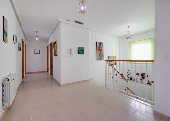 2e hands - Villa - Aspe