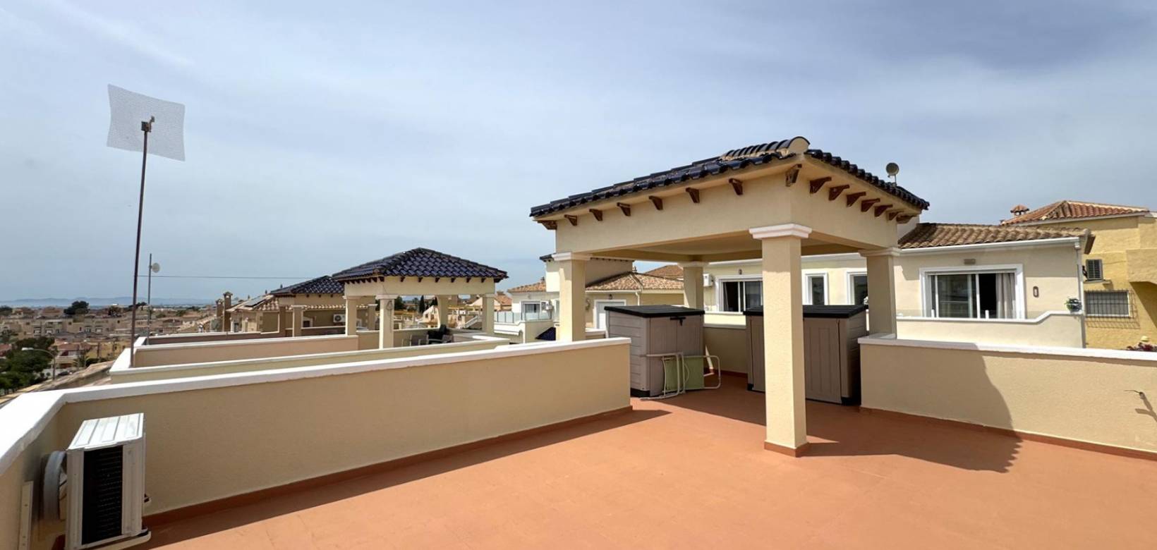 2e hands - Villa - San Miguel de Salinas - El Galán