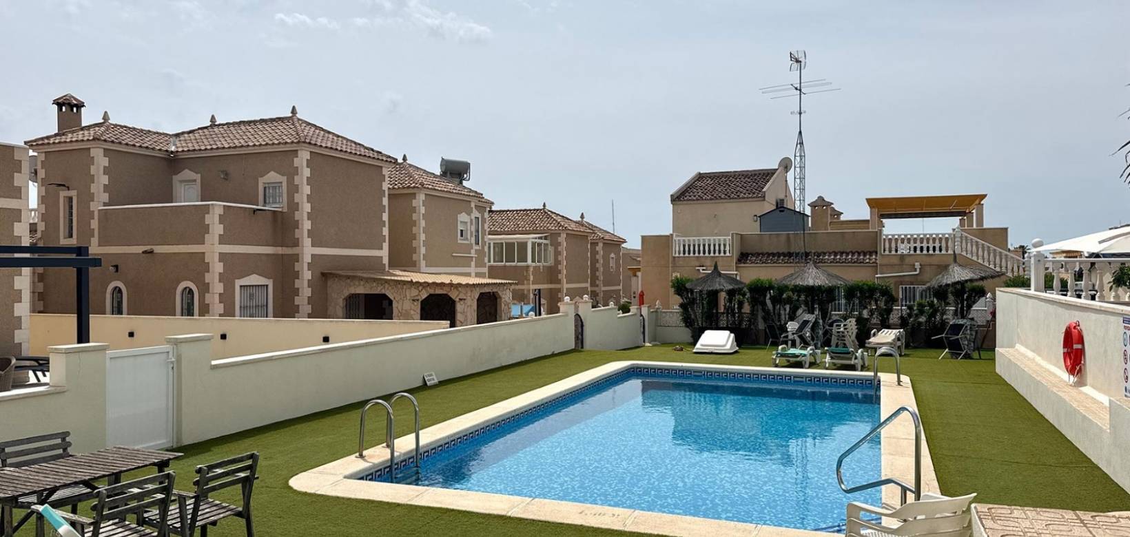 2e hands - Villa - San Miguel de Salinas - El Galán