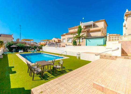 2e hands - Villa - San Miguel de Salinas - El Galán
