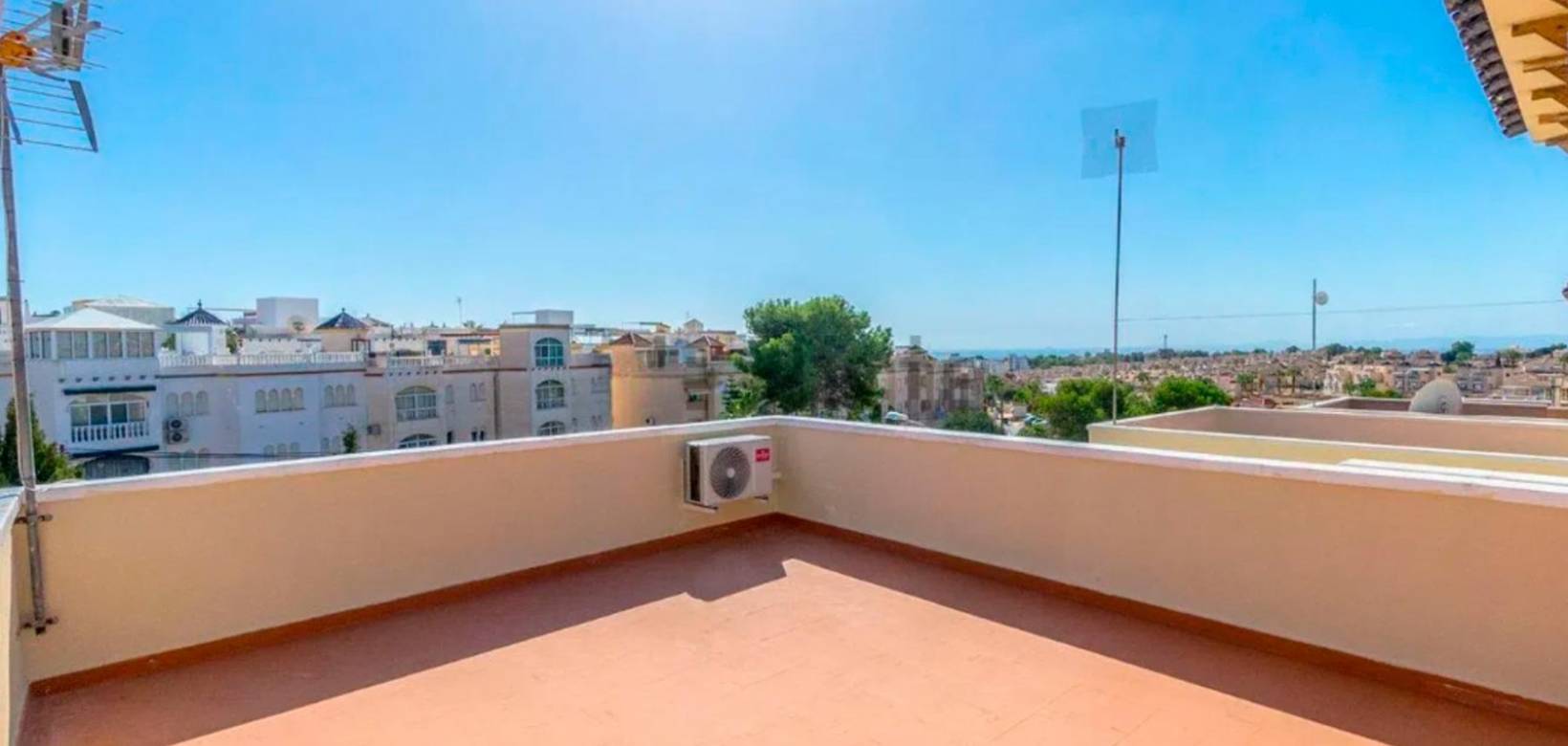 2e hands - Villa - San Miguel de Salinas - El Galán