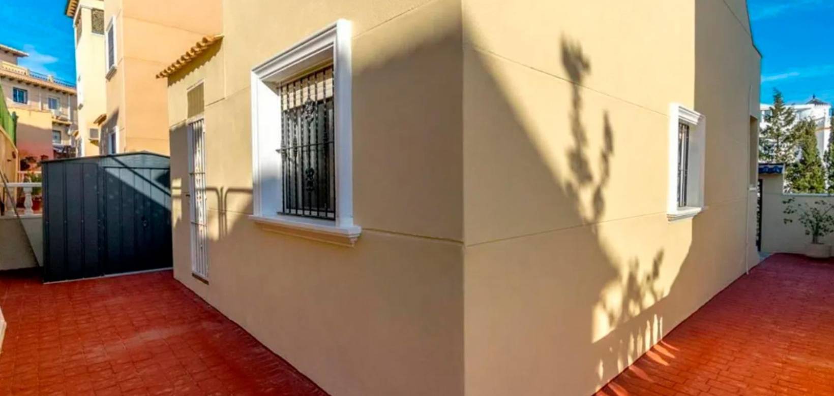 2e hands - Villa - San Miguel de Salinas - El Galán