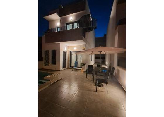 2ª mano - Villa - Torrevieja